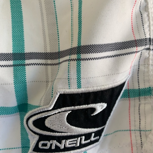 White O’Neill board shorts - Picture 3 of 4